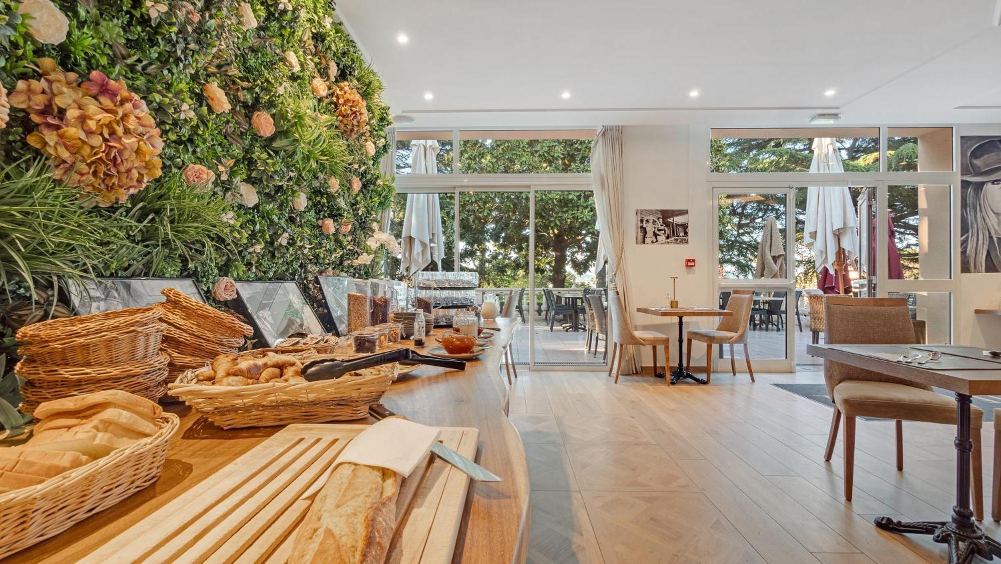 Les Tourelles Aparthotel